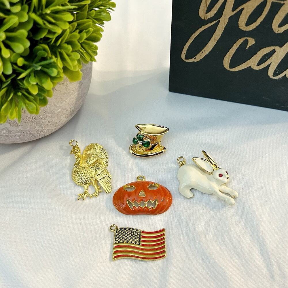 VINTAGE Fashion Costume Jewelry Holiday Necklace Charms Lot of 5